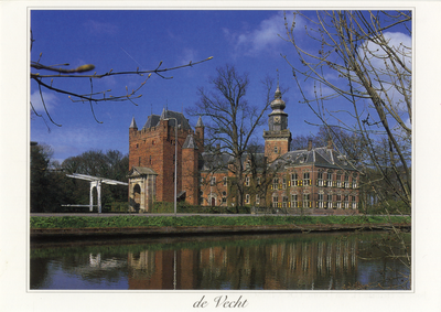 602069 Gezicht op het kasteel Nijenrode te Breukelen met op de voorgrond de Vecht.
